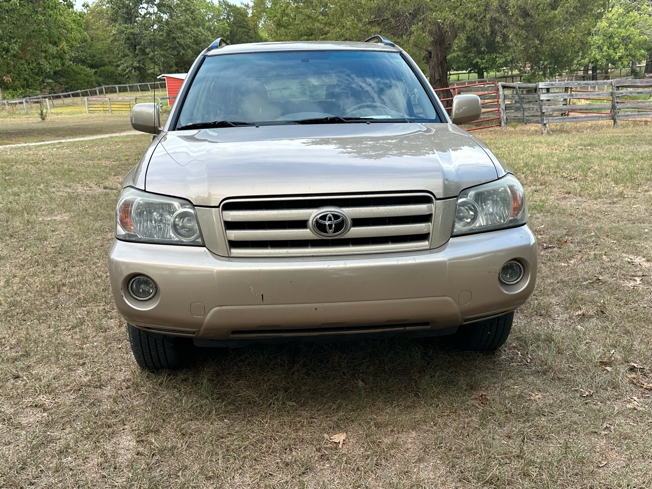 2005 Toyota Highlander front view