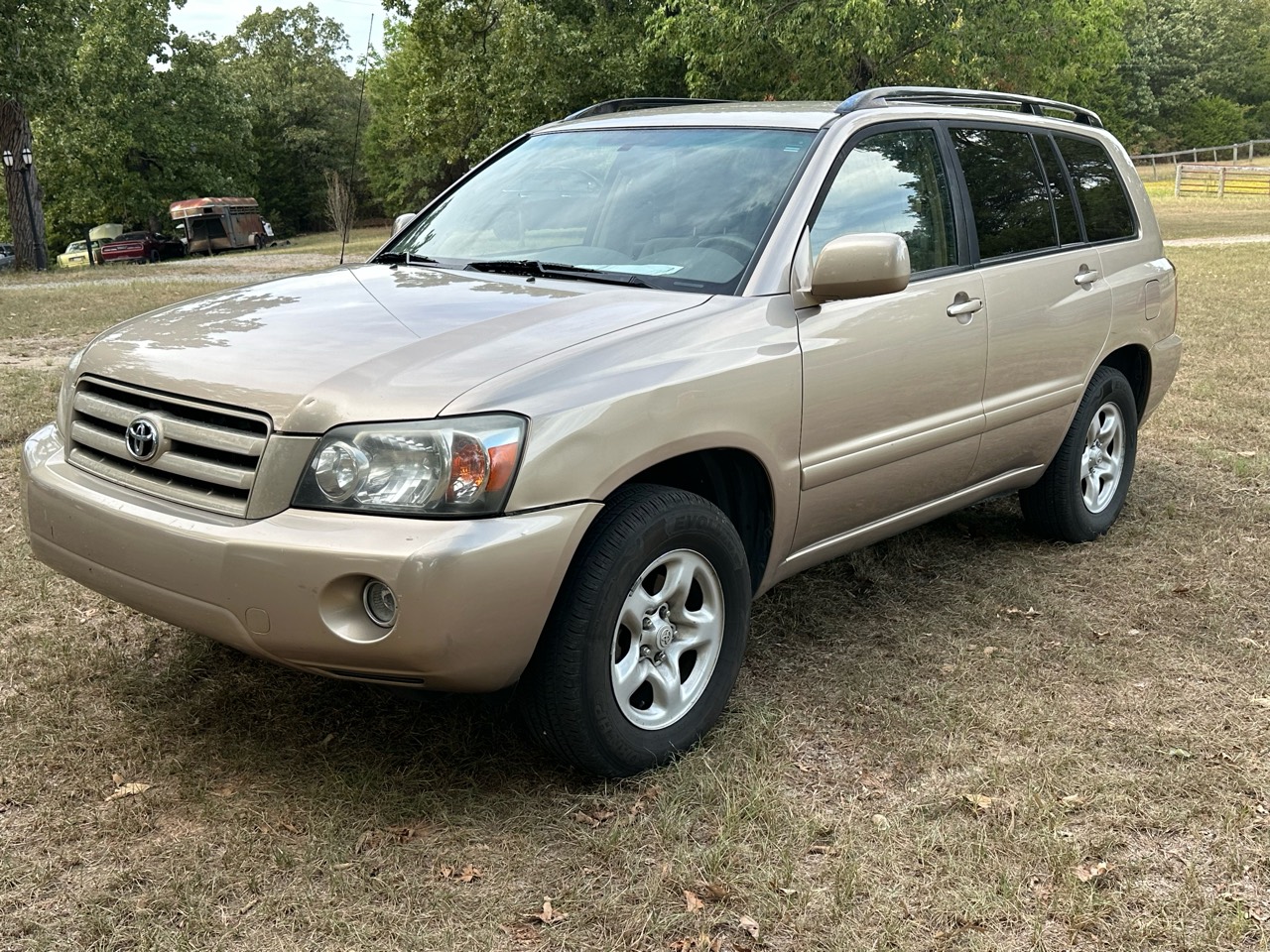 2005 Toyota Highlander passenger-side front view