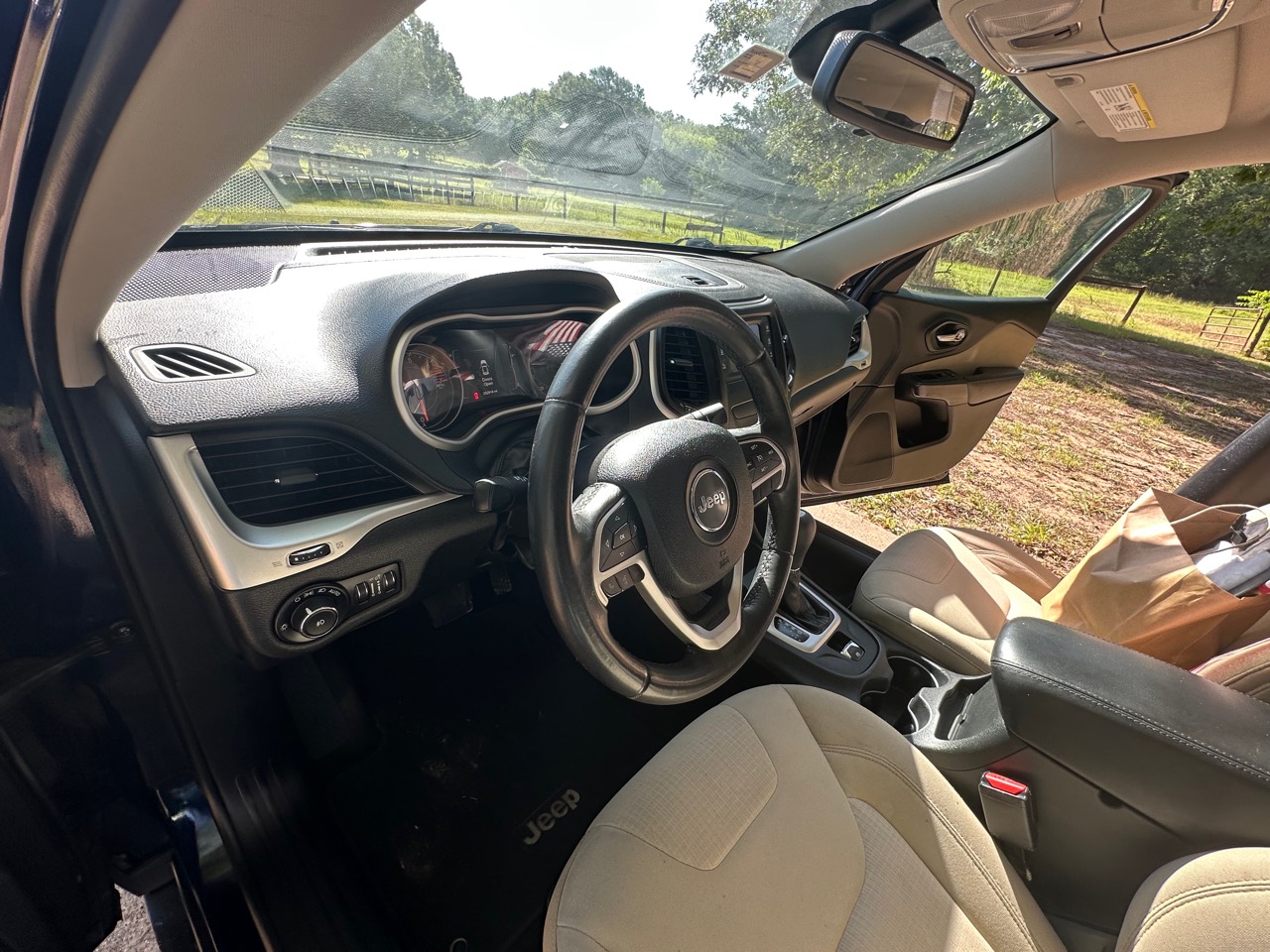 2016 Jeep Cherokee Limited driver area